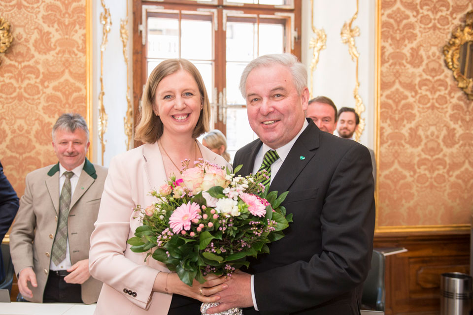 LH Hermann Schützenhöfer gratuliert Barbara Eibinger-Miedl zur neuen Aufgabe