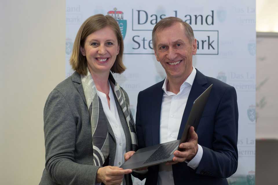 Wirtschaftslandesrätin Barbara Eibinger-Miedl und AK-Präsident Josef Pesserl